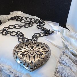 Collana con Grande cuore orientale 