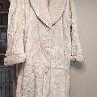 Cappotto beige in pelliccia ecologica da donna