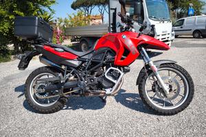 BMW F650GS bicilindrico 800cc