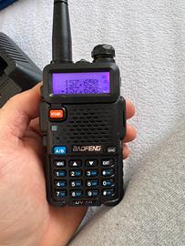 Walkie talkie baofeng con le cuffie
