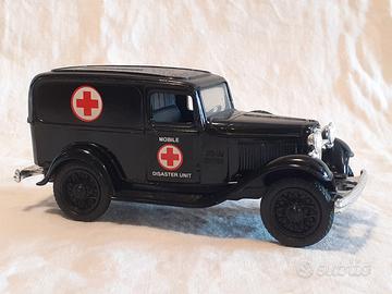 Macchina 1:25 ERTL Ford 1932 delivery van
