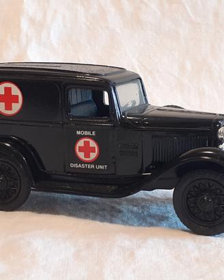 Macchina 1:25 ERTL Ford 1932 delivery van
