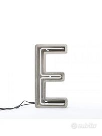 Luce Neon Seletti - lettera E