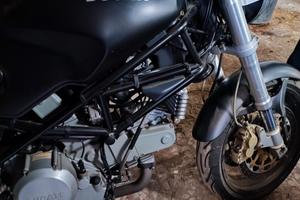 Moto Ducati Monster 750