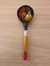 Cucchiaio di legno Khokhloma