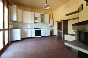 CASA SEMINDIPENDENTE A CAMPLI