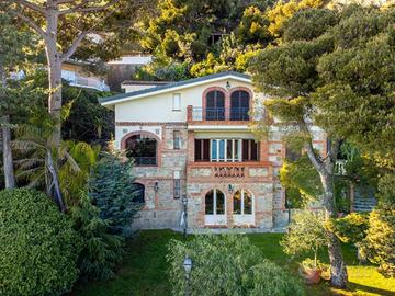 Villa di 476 m² con più di 5 locali e box auto dop