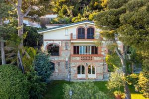Villa di 476 m² con più di 5 locali e box auto dop