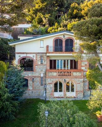Villa di 476 m² con più di 5 locali e box auto dop