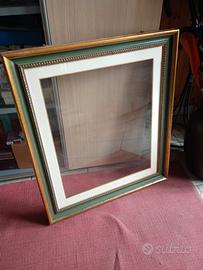 Cornice in legno dorato