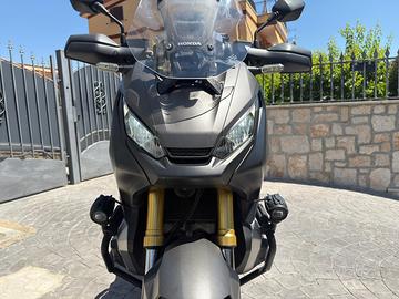 Xadv 750