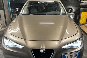Alfa romeo Giulia 2.2 160 CV