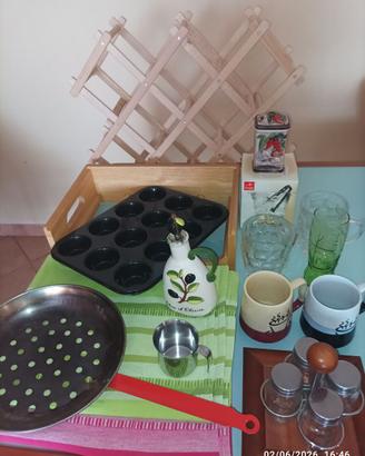 tovaglie,tazze,bicchieri, stampo, padella  da 2 €