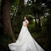 St. Patrick Almanzora vestito da sposa