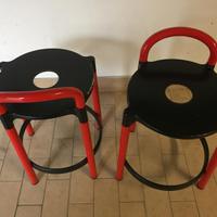 2 Sgabelli Kartell,  mod. Polo rosso e nero