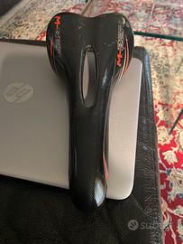 Sella bici da corsa carbonio selle bassano