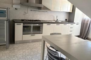 Ampia mansarda arredata