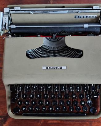 Macchina da scrivere Olivetti Lettera 22