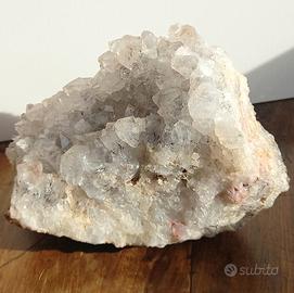 Cluster di quarzo rutilato e fumé con tormalina 