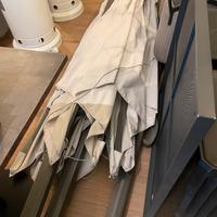 3 Ombrelloni con base 600€