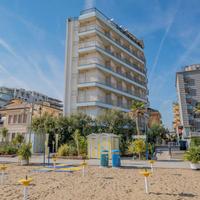 MONOLOCALE FRONTE MARE P.ZZA MANZONI 30.05-06.06