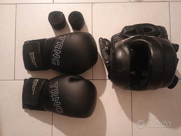 guantoni boxe e casco