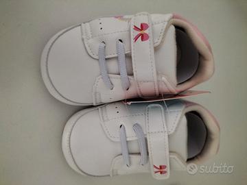scarpe neonata 