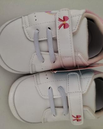 scarpe neonata 