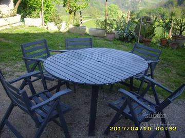 Tavolo e sedie pieghevoli da giardino