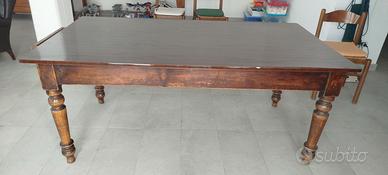 Tavolo in legno massiccio con 6 sedie