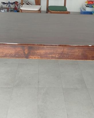 Tavolo in legno massiccio con 6 sedie