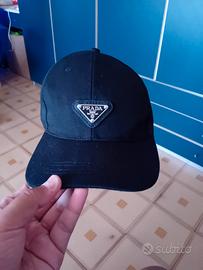 cappello prada