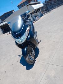 Suzuki Burgman 400 cc