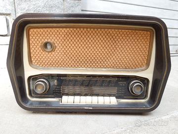 RADIO A VALVOLE "MAGNADYNE" CON "FM" E INPUT"LINE"
