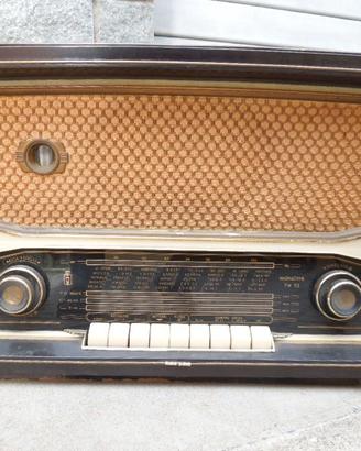 RADIO A VALVOLE "MAGNADYNE" CON "FM" E INPUT"LINE"