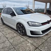 Volkswagen Golf 1.6 TDI DSG | Look GTD