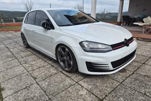 Volkswagen Golf 1.6 TDI DSG | Look GTD