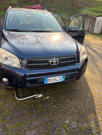 Auto RAV 4