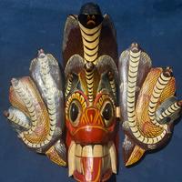 Maschera in legno dipinta a mano, vintage