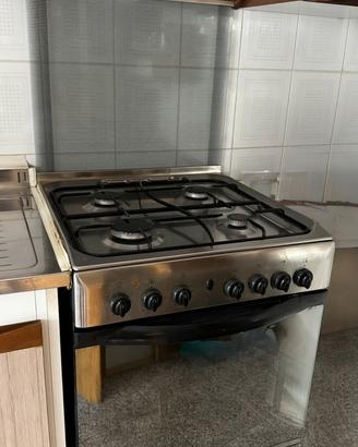 Cucina a gas 4 fuochi con forno – Acciaio inox