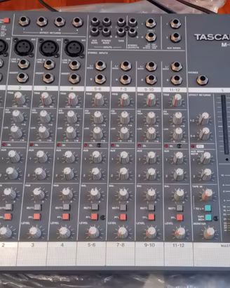 Mixer Tascam M-08