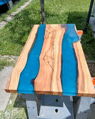 River Table su Misura in Legno e Resina