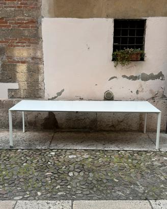 Tavolo Kristalia Be-Easy allungabile
