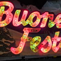 scritta Natale con luci a pisellino