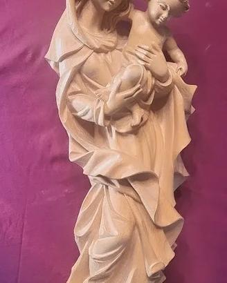 Scultura in legno Madonna della Pace .
