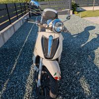 Piaggio Carnaby 300 - 2010