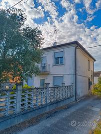 Casa singola con annessi