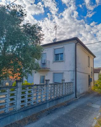 Casa singola con annessi