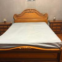 Letto legno massello con comodini e cassettone