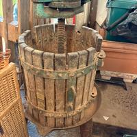 Tornio manuale per uva